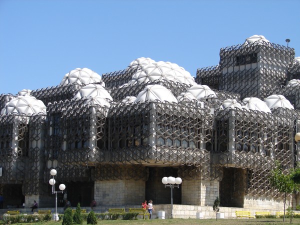National and University Library of Kosovo in Pristina. Photo by A. Dombrowski.