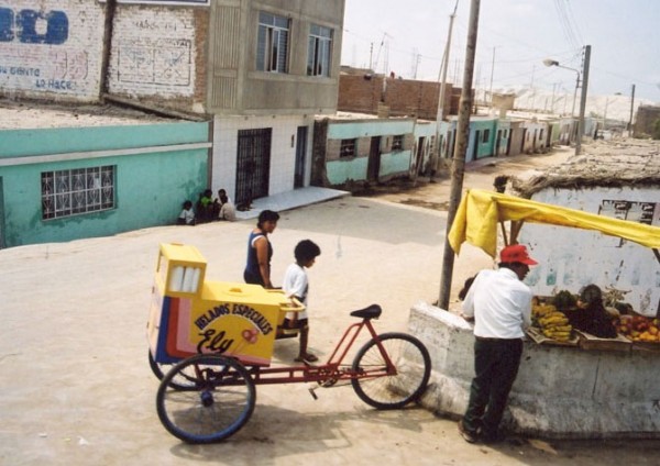 fruit-stand-in-Peru