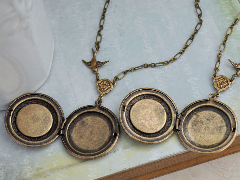 locket-insides