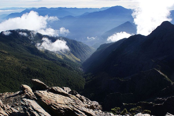 YuShan (Jade Mountain). Photo by Peellden.