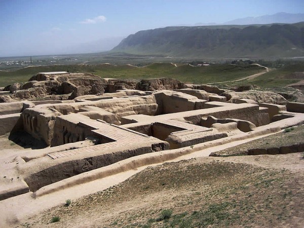 The remains of the fortress of Nisa, an ancient parthian capital, now in Turkmenistan. Photo by David Stanley.