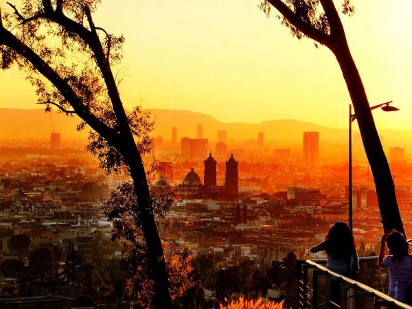 The city of Puebla, as seen from Loreto Fort. Photo by Ger1010.