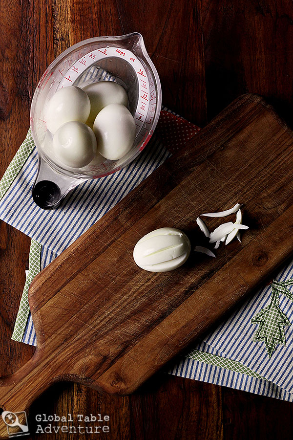 How to decorate hard boiled eggs for doro wat.