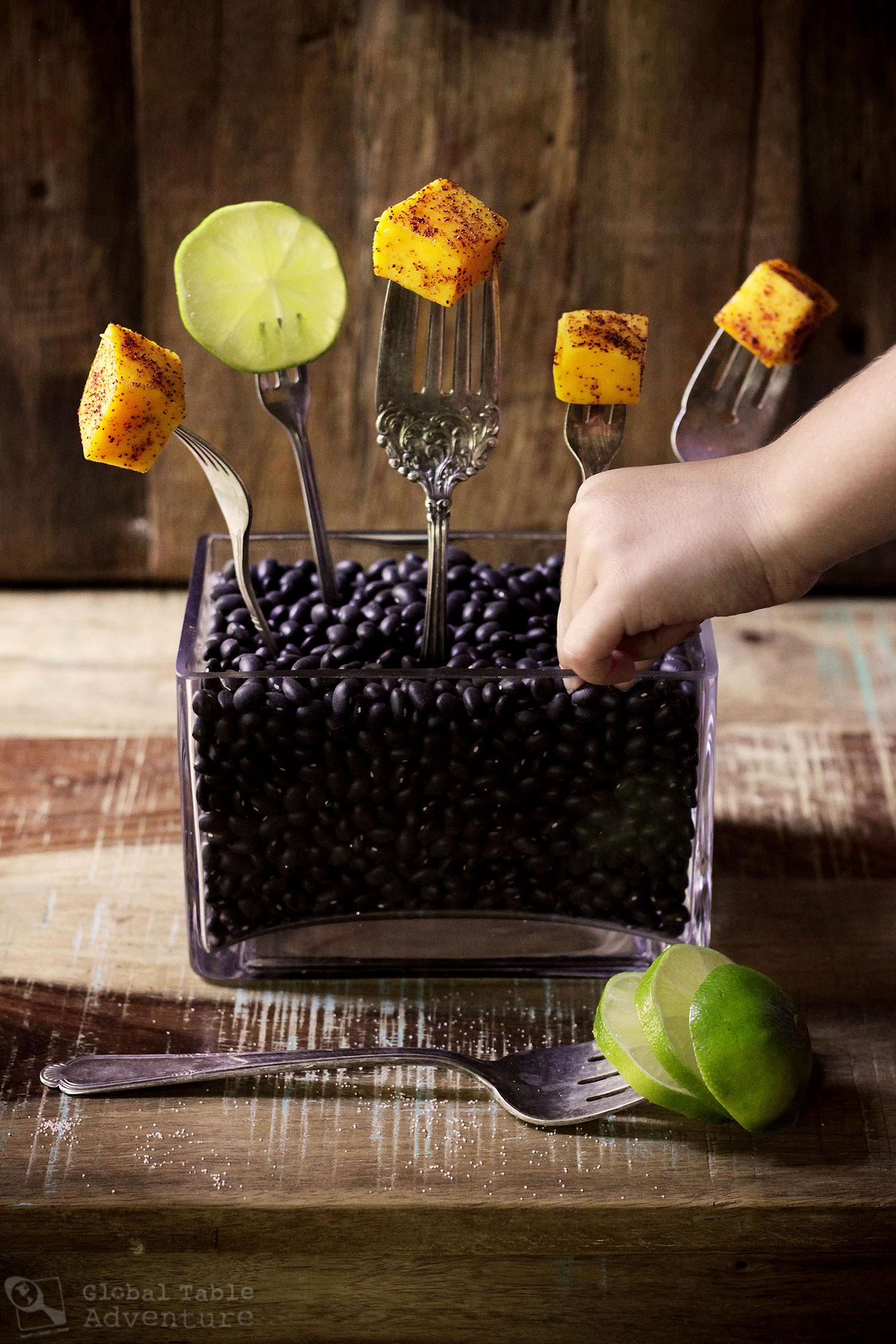 An easy recipe for Mexican mango with chili powder and lime juice