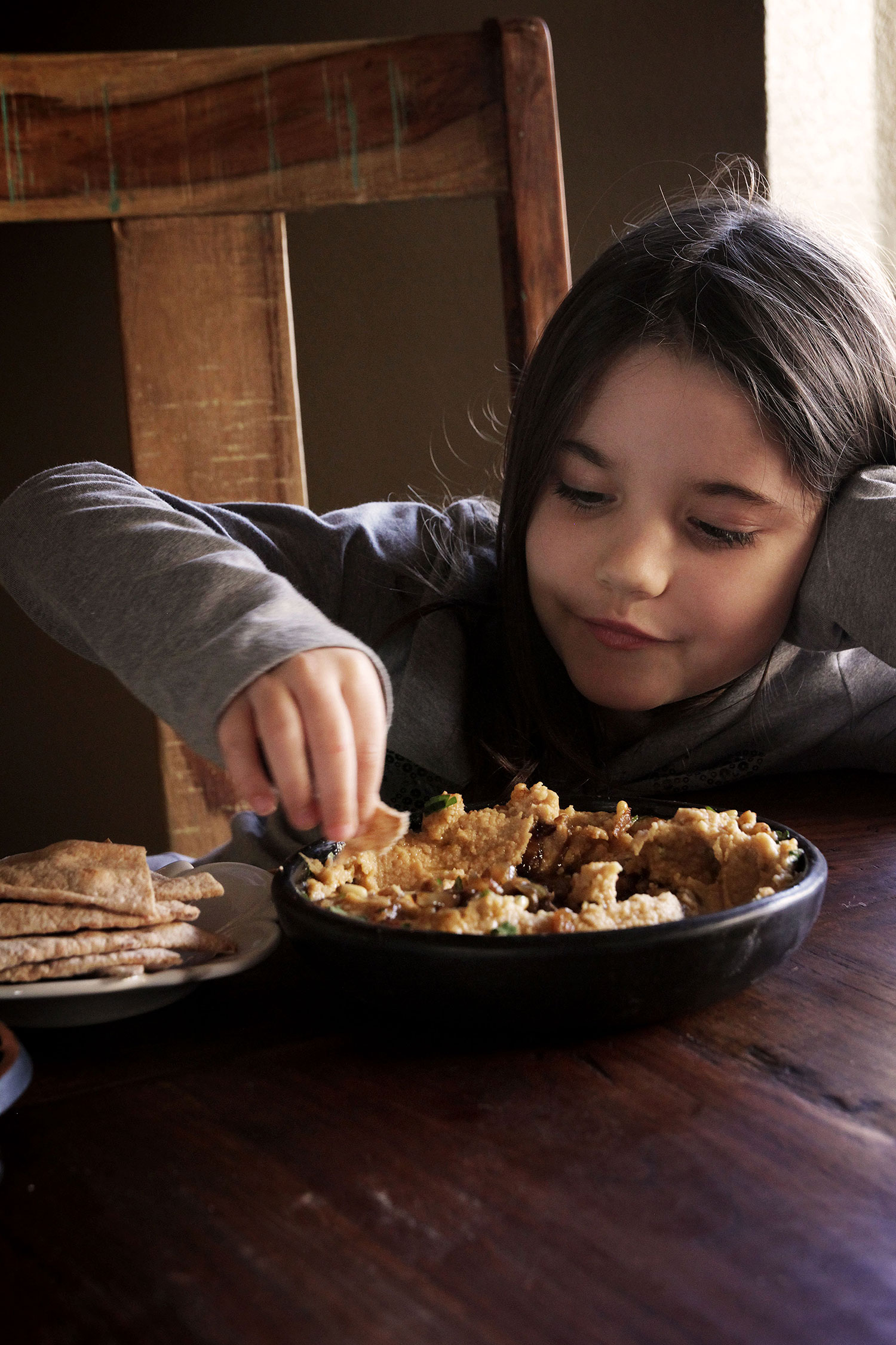 Recipe for Israeli hummus with mushrooms and caramelized onion