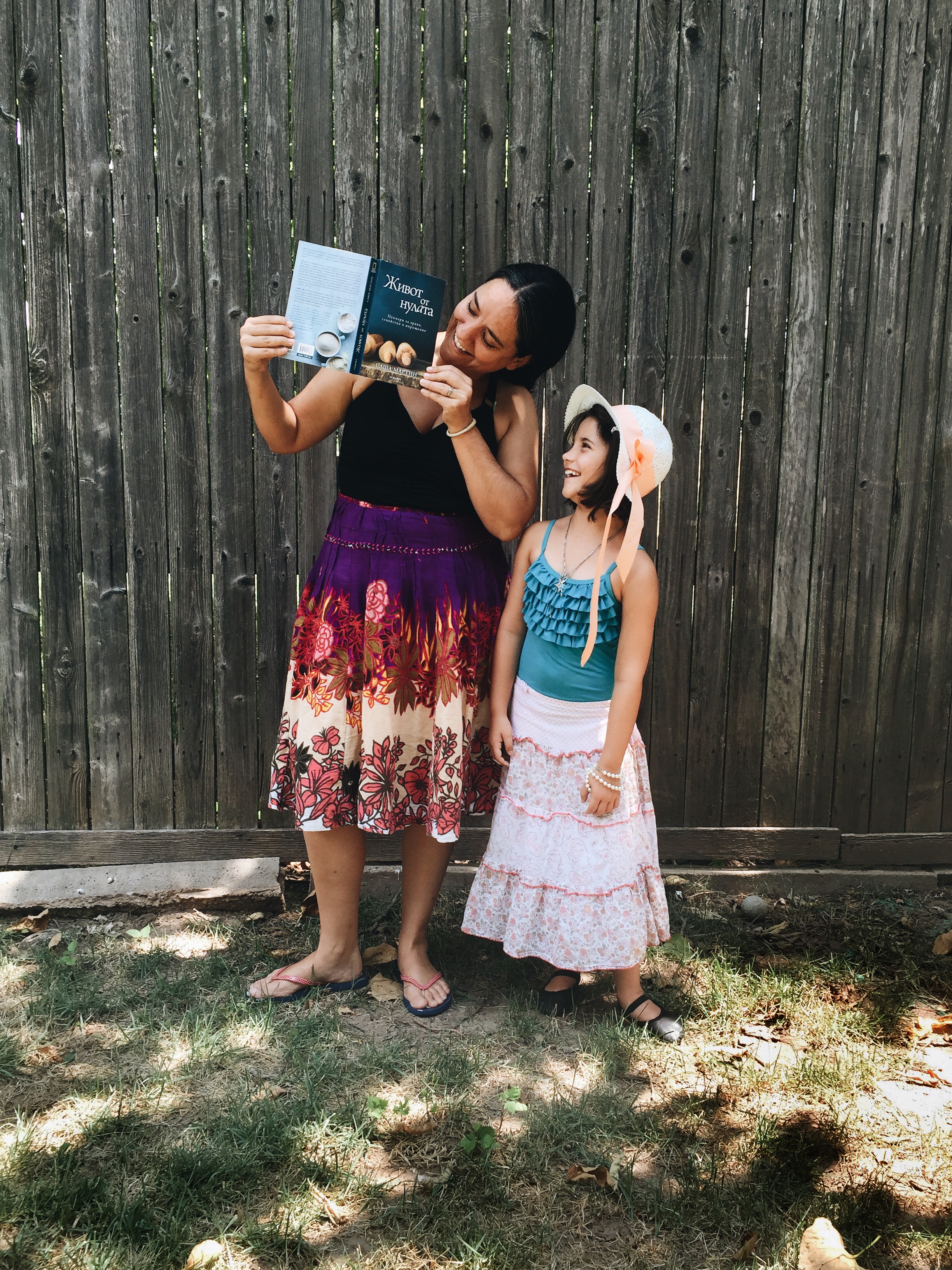 Sasha Martin and her daughter, Ava, get their first peek at the Bulgarian edition of LIFE FROM SCRATCH
