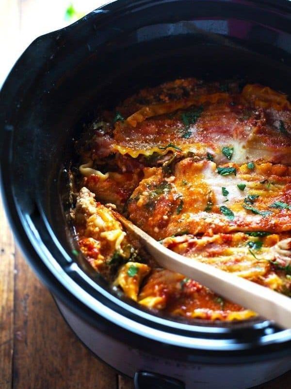 Super Easy Skinny Veggie Crockpot Lasagna - a handful of simple ingredients for a healthy family dinner. | https://lose-belly.fit