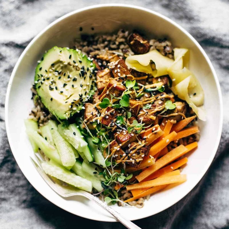 Vegan sushi bowls with toppings